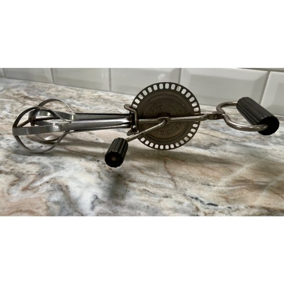 Edlund Company Vintage Hand Held Egg Beater Mixer - Picture 2 of 6
